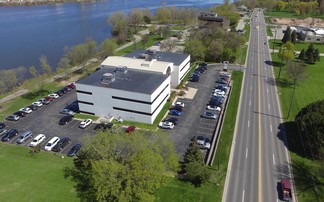 Plus de détails pour 2100 Riverside Dr, Allouez, WI - Bureau à louer