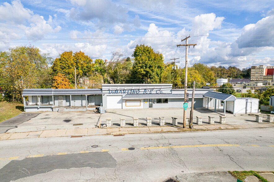 305 Division St, Jeannette, PA for sale - Primary Photo - Image 1 of 35