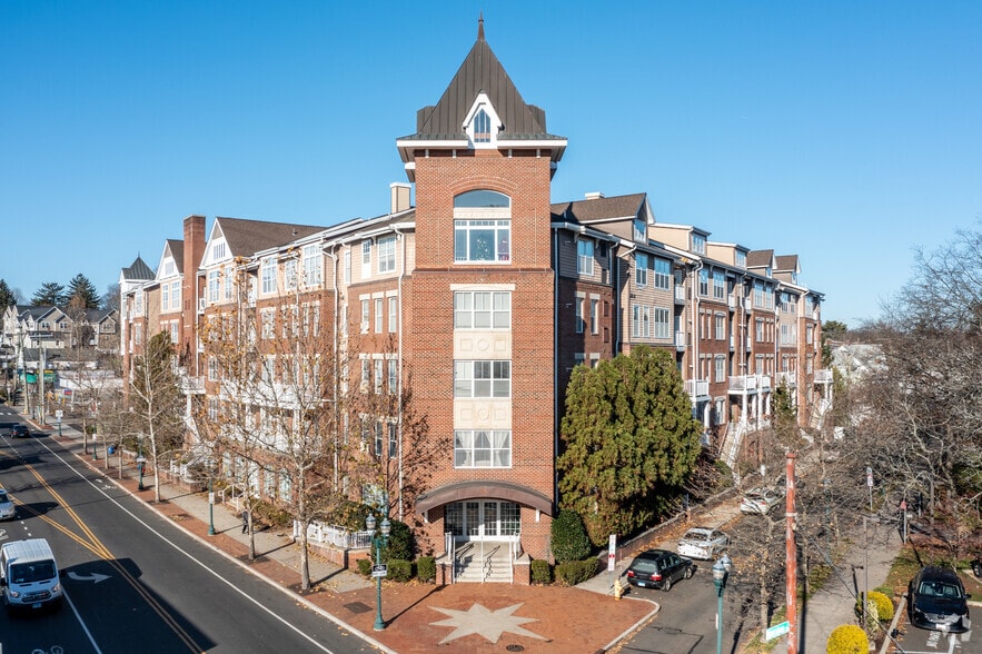 35 W Broad St, Stamford, CT for sale - Building Photo - Image 3 of 12