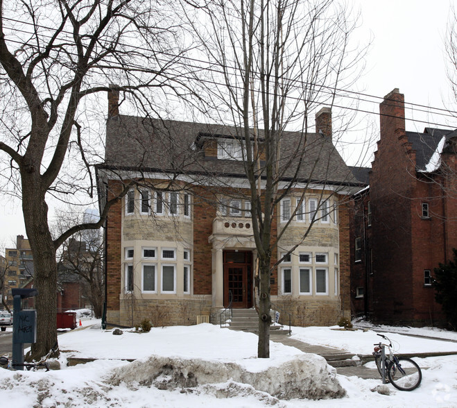 483 Huron St, Toronto, ON à louer - Photo du bâtiment - Image 3 de 3