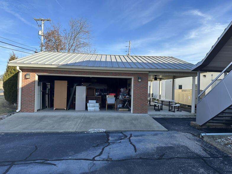 1314 Burch Dr, Evansville, IN à vendre - Photo du bâtiment - Image 3 de 18