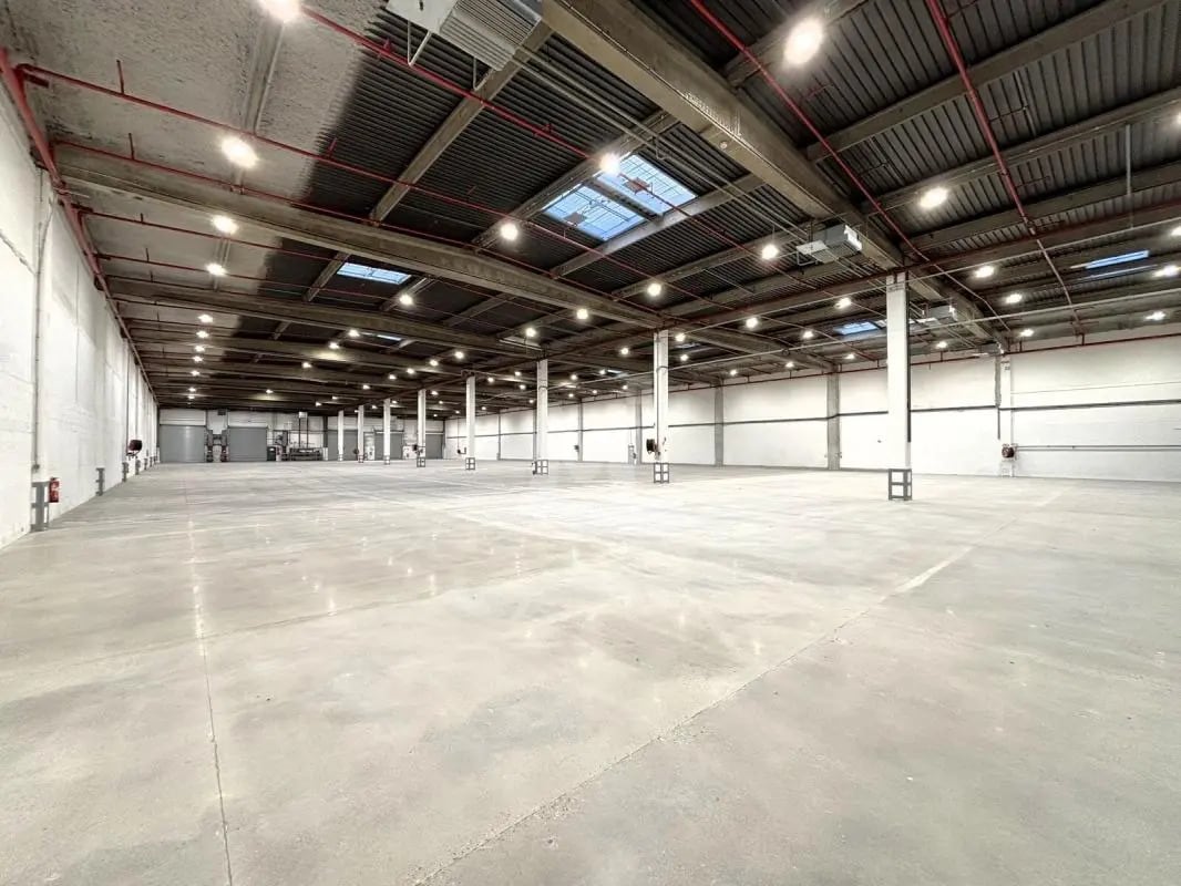 Industrial in Les Ulis for lease Interior Photo- Image 1 of 8