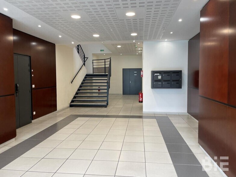 Bureau dans Mérignac à louer - Hall d’entrée - Image 2 de 6