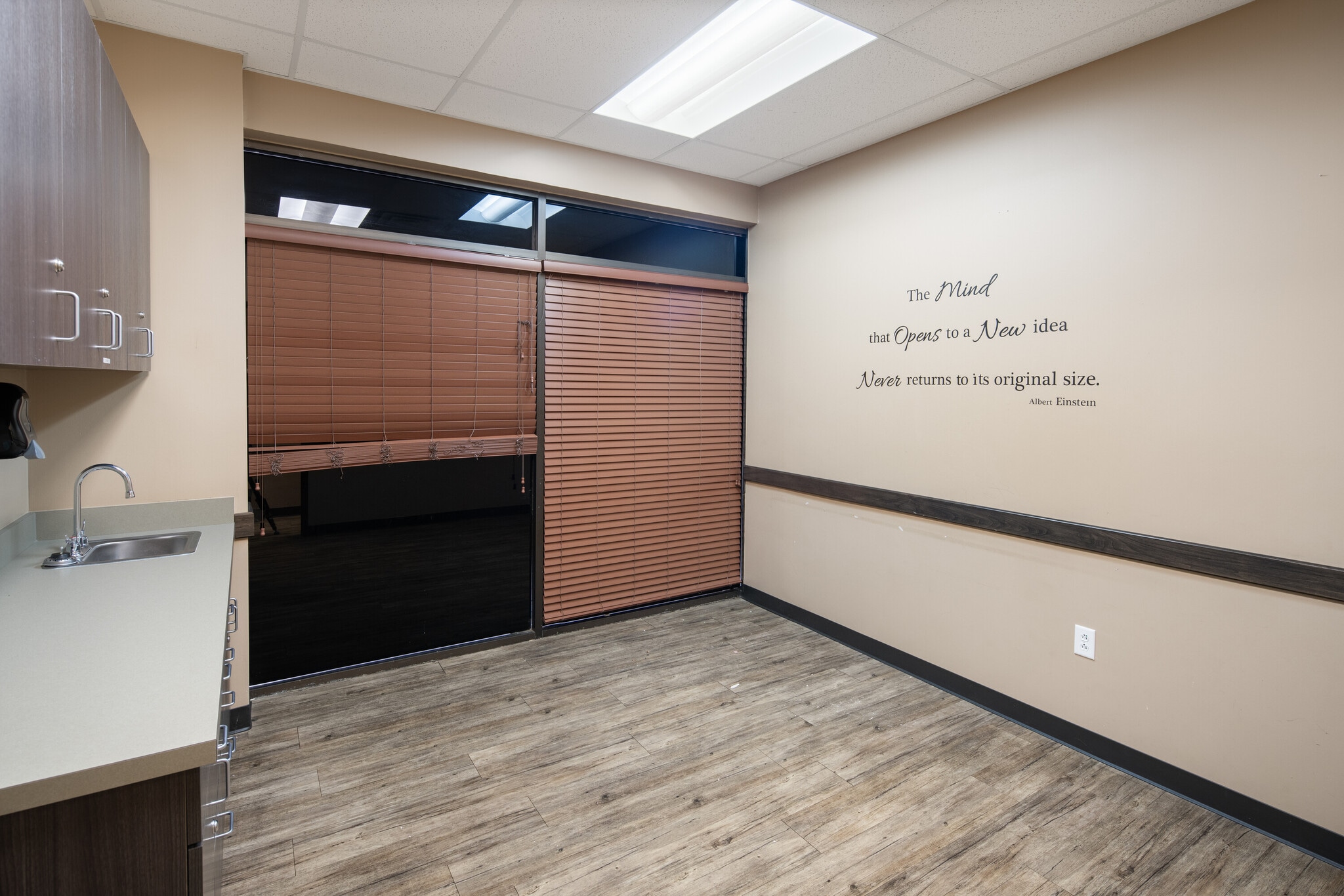 301-323 Westpark Way, Euless, TX for lease Interior Photo- Image 1 of 6