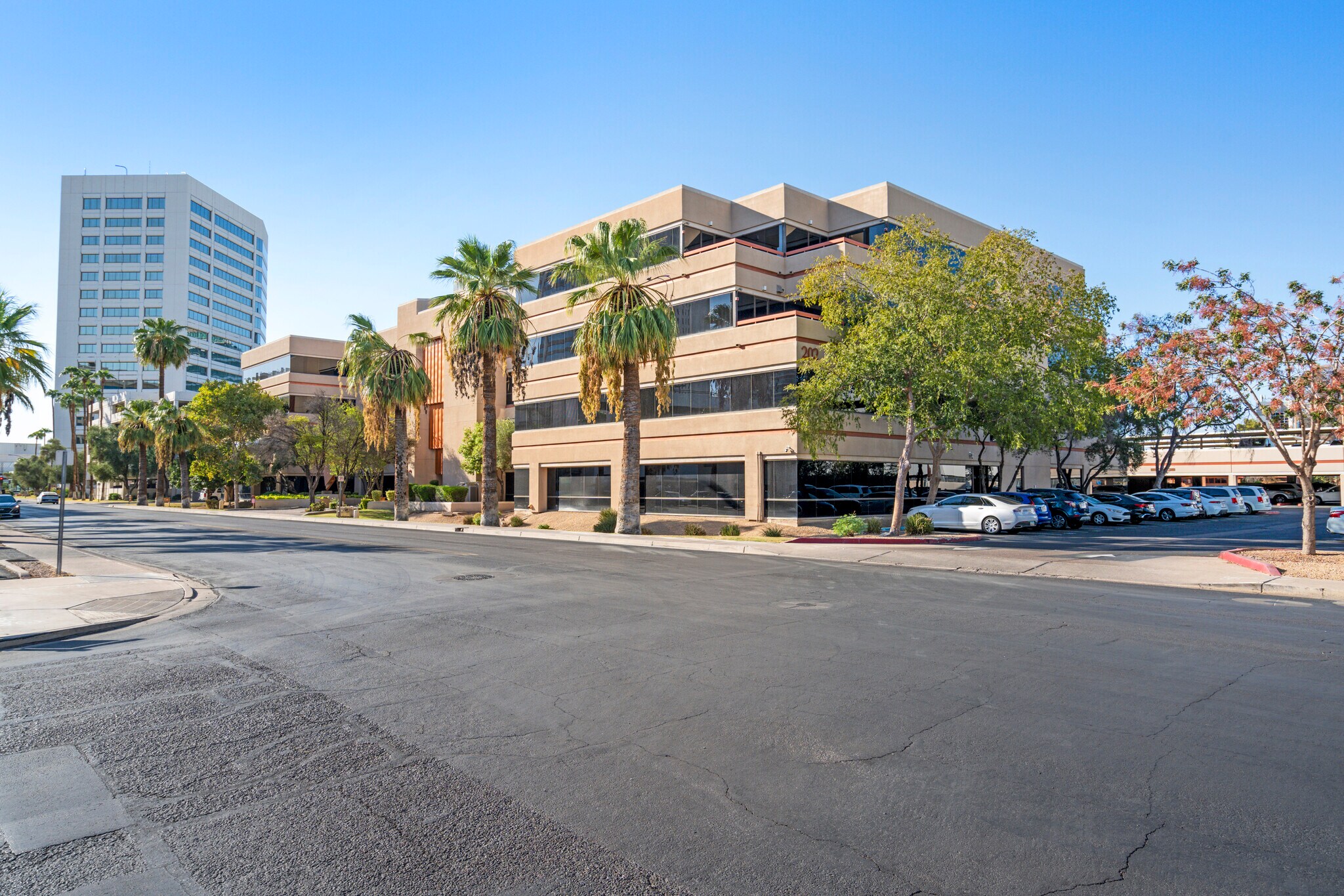 202 E Earll Dr, Phoenix, AZ à vendre Photo du bâtiment- Image 1 de 10