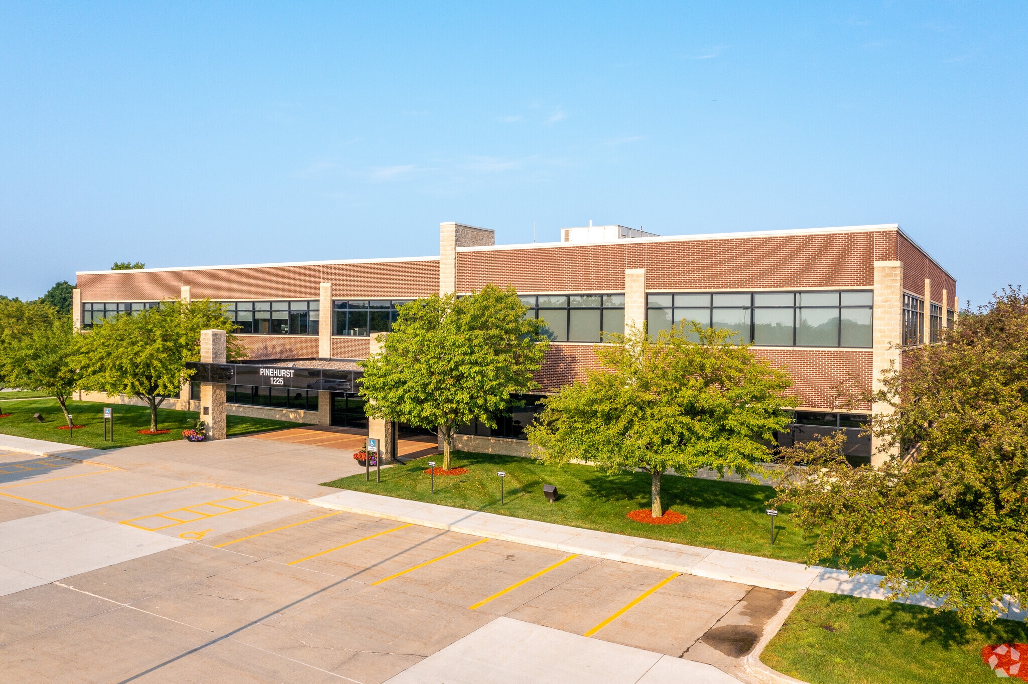 1225 Jordan Creek Pky, West Des Moines, IA for lease Primary Photo- Image 1 of 7