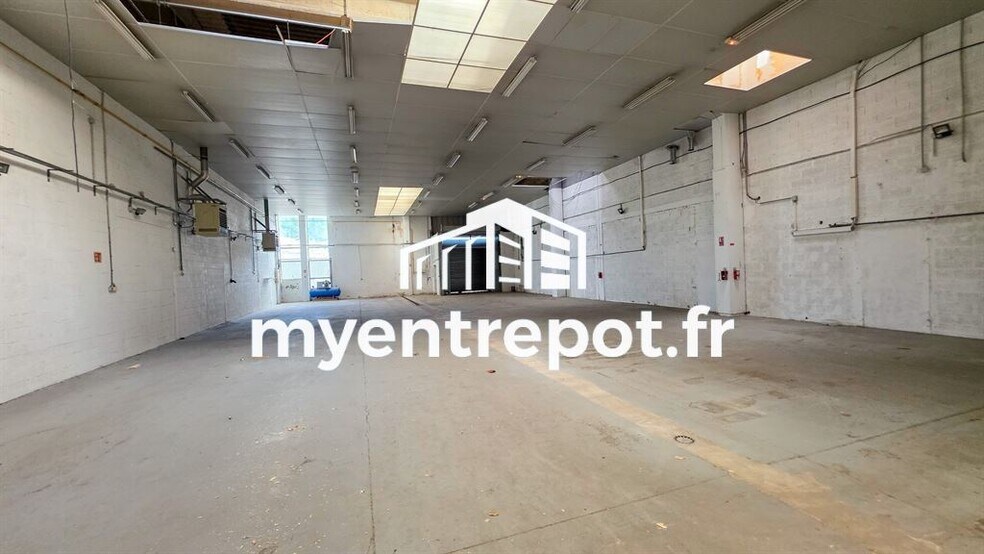 Industrial in Vitrolles for lease - Interior Photo - Image 2 of 6