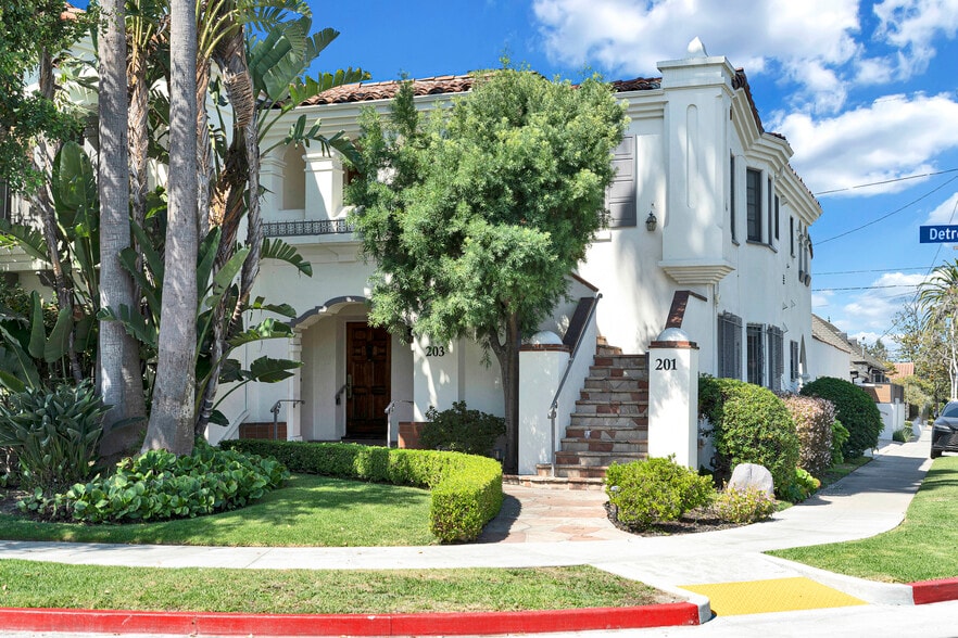 203 S Detroit St, Los Angeles, CA for sale - Primary Photo - Image 1 of 56