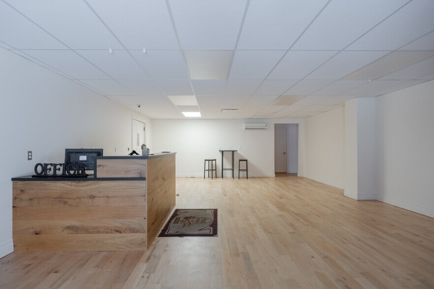 7326 Ch Royal, St-Laurent-de-l'Île-d'Orléans, QC for sale - Interior Photo - Image 2 of 5