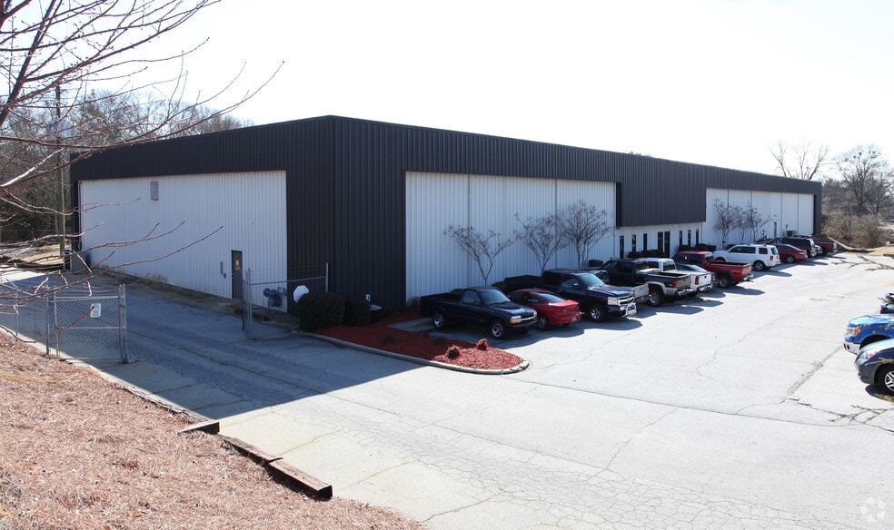 1007 Irwin Bridge Rd NW, Conyers, GA for sale - Primary Photo - Image 1 of 7