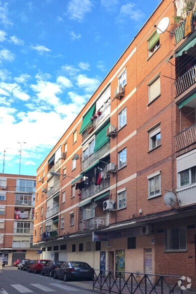 Calle de la Plaza de Toros, 12, Alcalá de Henares, Madrid for lease - Primary Photo - Image 1 of 3