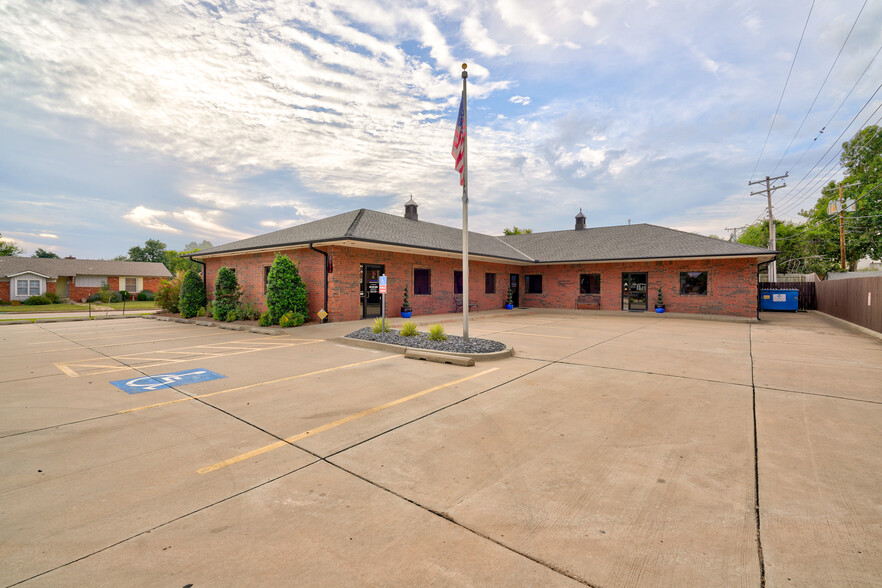 3636 NW 63rd St, Oklahoma City, OK for lease - Building Photo - Image 1 of 4