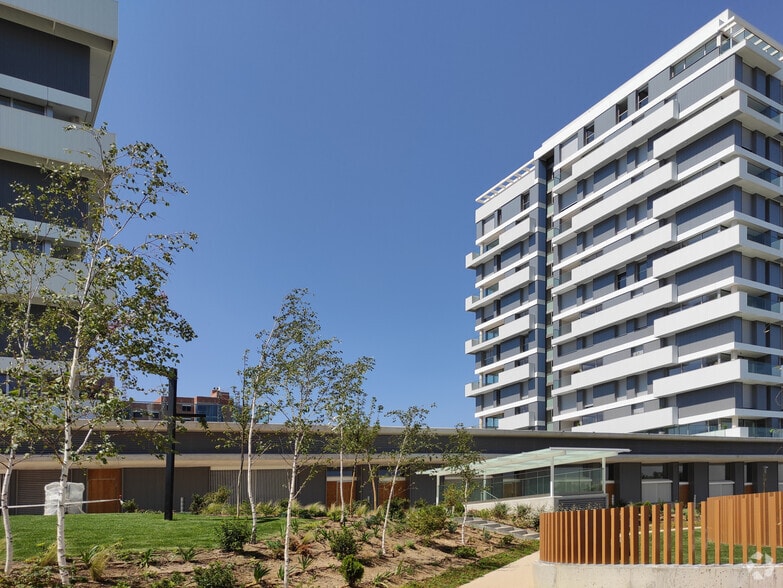 Multifamily in Madrid, Madrid for sale - Building Photo - Image 2 of 4