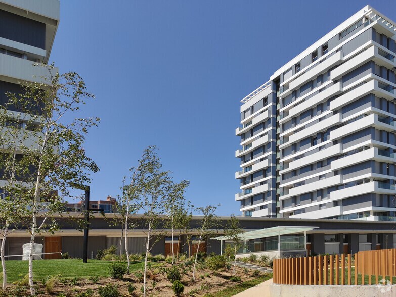 Immeuble residentiel dans Madrid, Madrid à vendre - Photo du bâtiment - Image 2 de 4