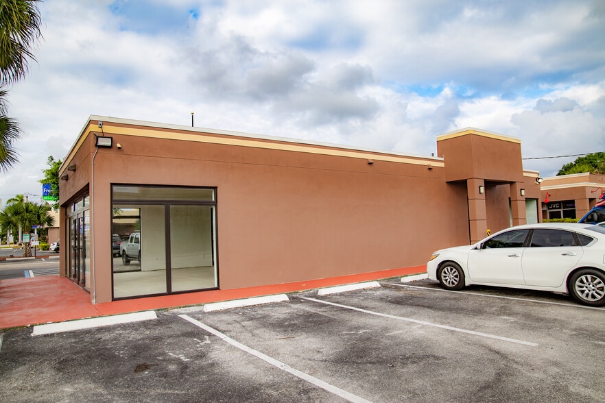 1048 S Military Trl, West Palm Beach, FL for sale - Building Photo - Image 2 of 5