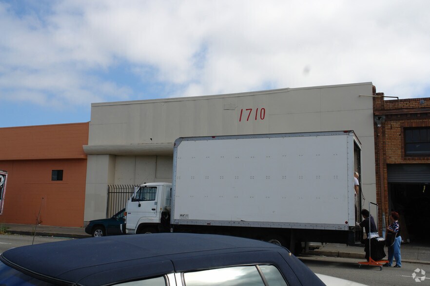 1710 E 12th St, Oakland, CA à louer - Photo du bâtiment - Image 3 de 16