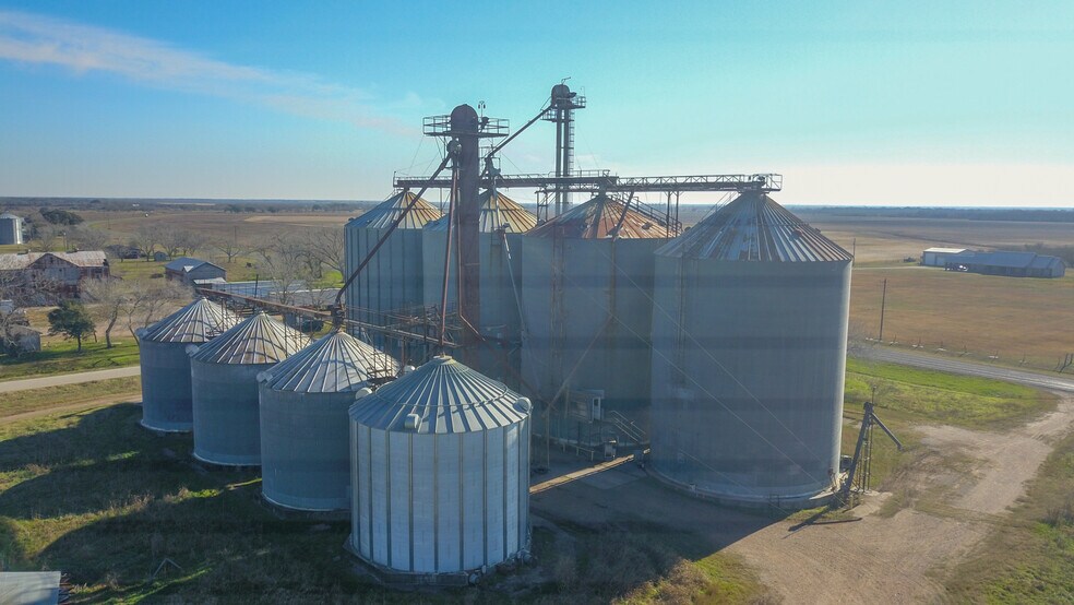 2871 Gin Rd, Inez, TX à vendre - Photo du bâtiment - Image 2 de 18