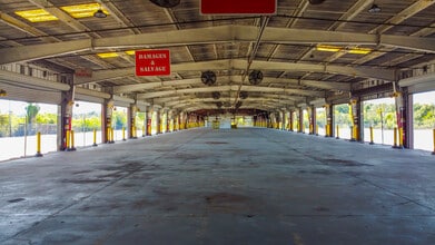 9801 Palm River Rd, Tampa, FL à louer Photo intérieure- Image 2 de 6