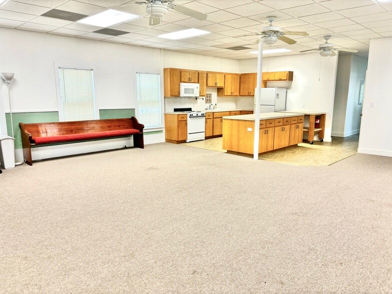 410 N West St, Bertram, TX for lease - Interior Photo - Image 2 of 11