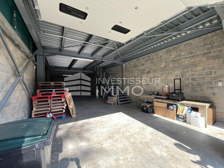 Flex in Neuilly Plaisance for lease - Interior Photo - Image 2 of 10