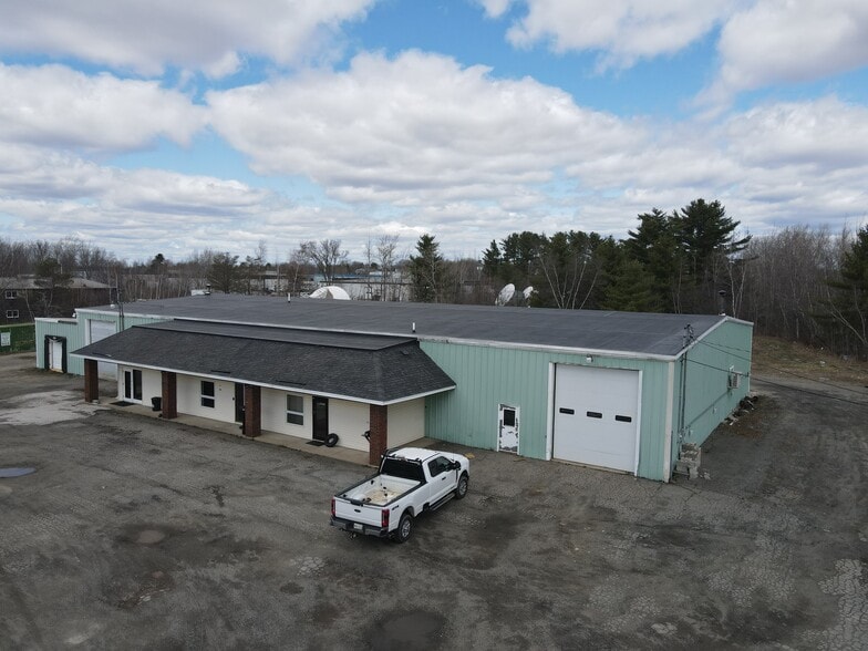 121 Target Industrial Cir, Bangor, ME à louer - Photo du bâtiment - Image 1 de 6