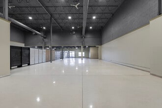 4293-4345 Des Laurentides (A-15) E, Laval, QC for lease Interior Photo- Image 1 of 7