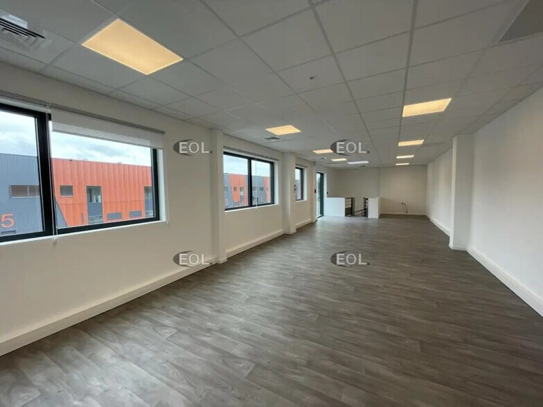 Industriel dans SAINT-OUEN-L'AUMONE à louer - Photo du bâtiment - Image 2 de 19