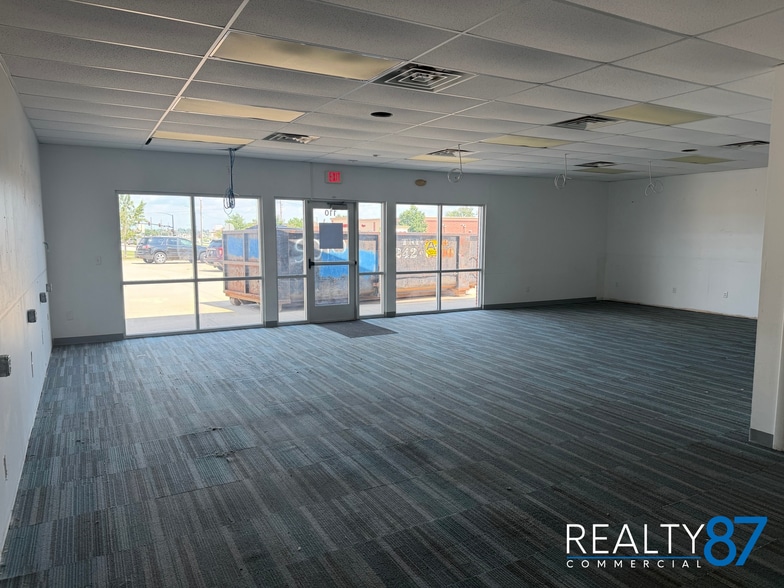 3350 7th Ave, Marion, IA for lease - Interior Photo - Image 3 of 4
