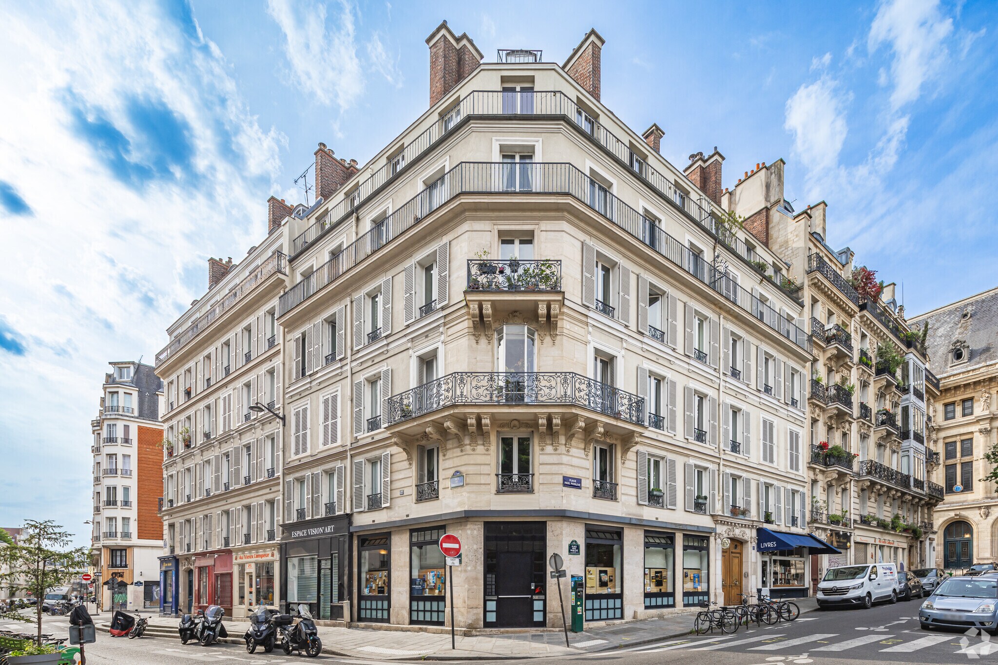 1 Place Paul Painlevé, Paris for lease Primary Photo- Image 1 of 16