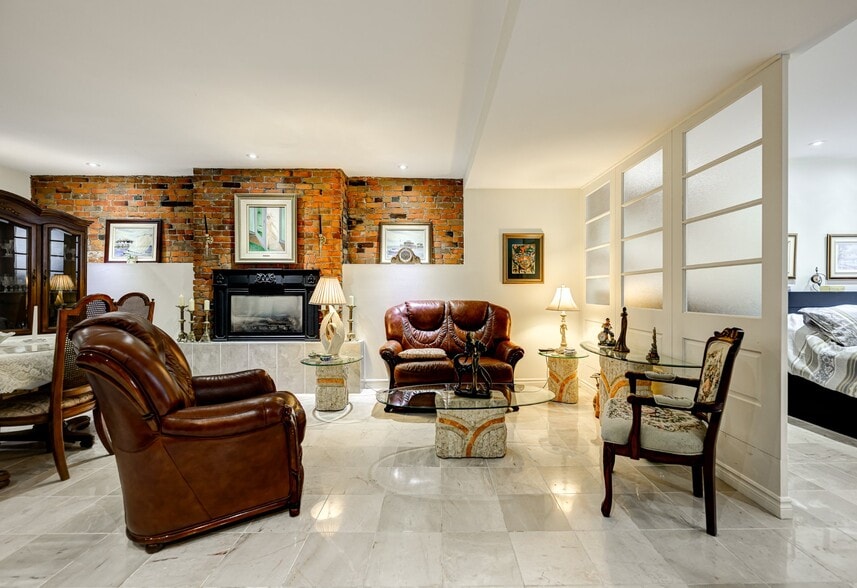 1041-1043 Rue Berri, Montréal, QC à vendre - Photo intérieure - Image 2 de 8