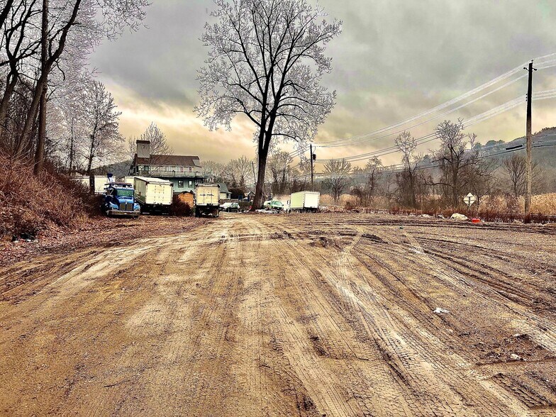 64 Roa Hook Rd, Cortlandt Manor, NY à vendre - Photo principale - Image 2 de 7