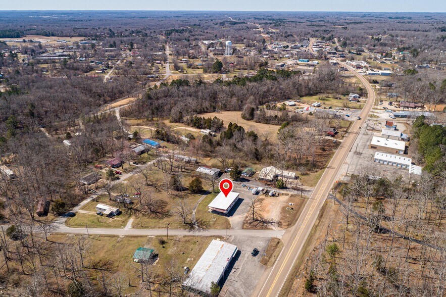 660 E Main St, Parsons, TN à louer - Photo du bâtiment - Image 3 de 4