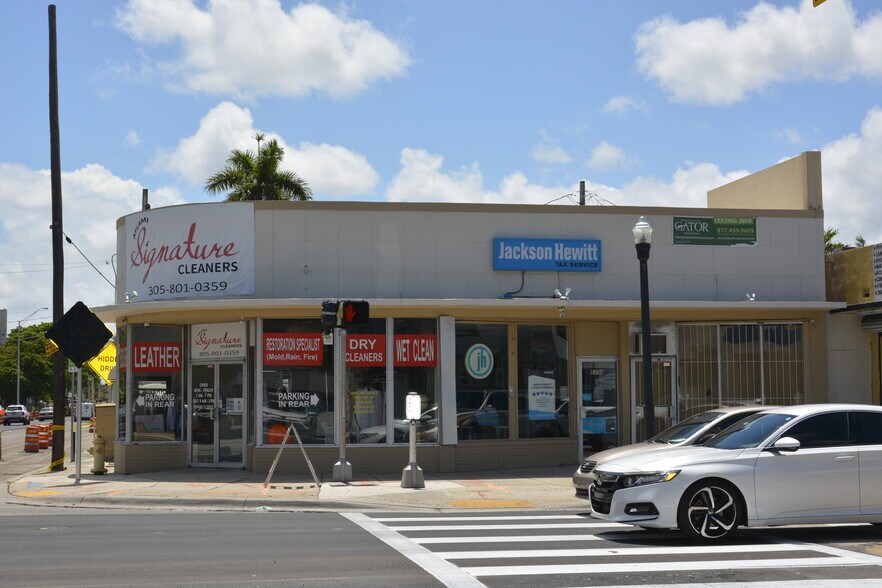 8200-8224 Biscayne Blvd, Miami, FL à louer - Photo du bâtiment - Image 3 de 5