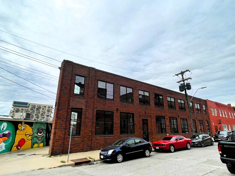 209 W 19th Ter, Kansas City, MO à louer - Photo du bâtiment - Image 2 de 8