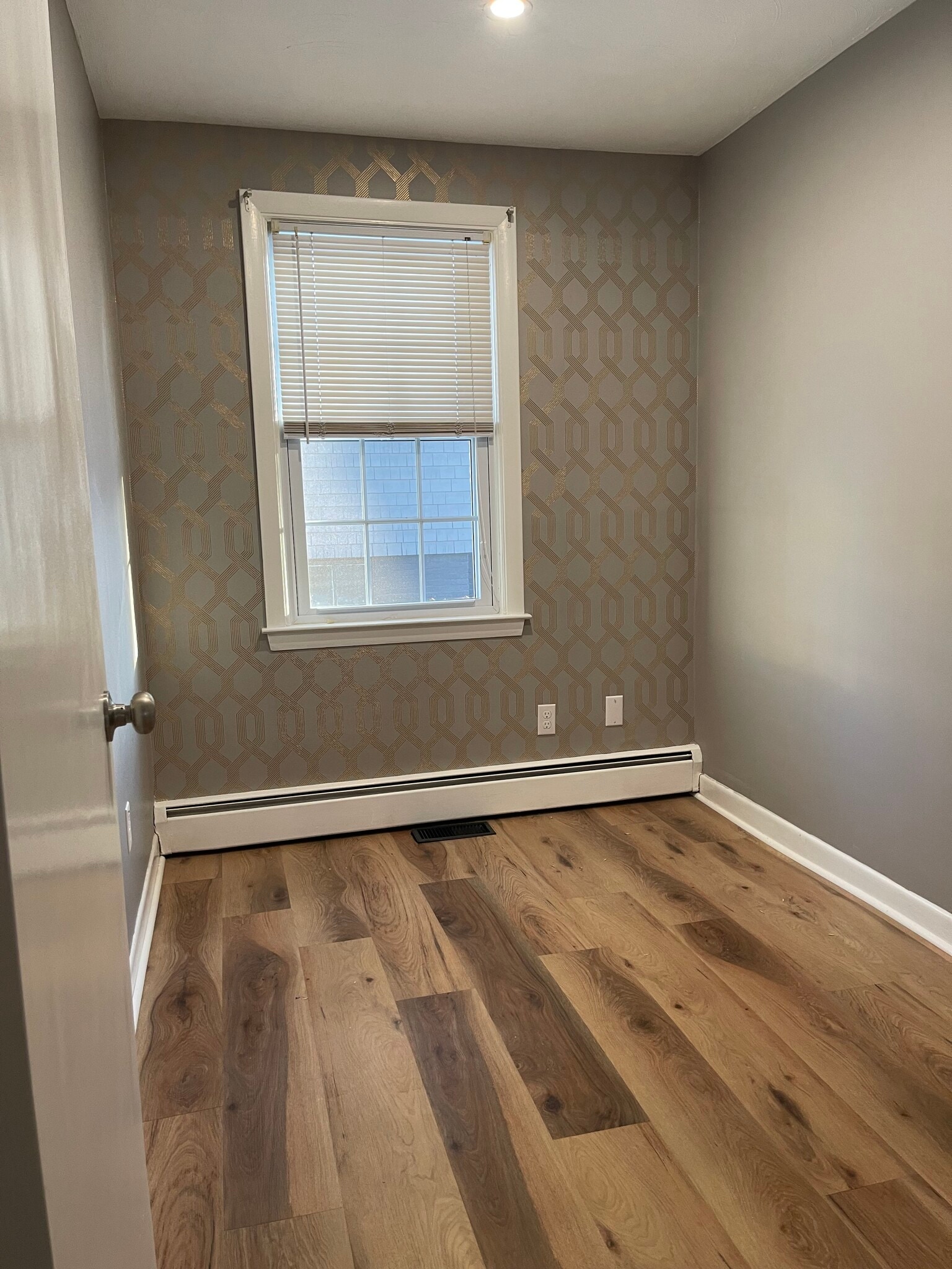 196 Cottage St, Pawtucket, RI for lease Interior Photo- Image 1 of 2