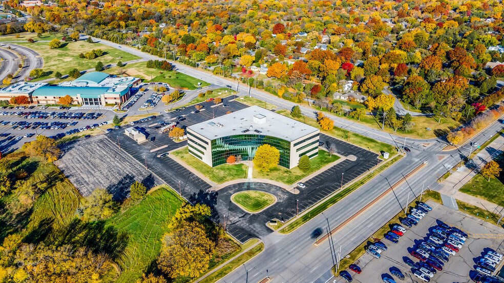 101 S Webb Rd, Wichita, KS for lease - Building Photo - Image 2 of 12