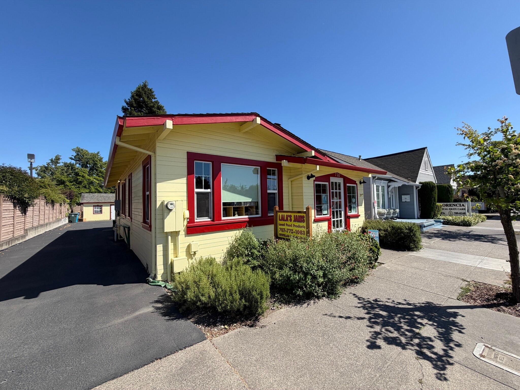 720 E Washington St, Petaluma, CA à vendre Photo du bâtiment- Image 1 de 43