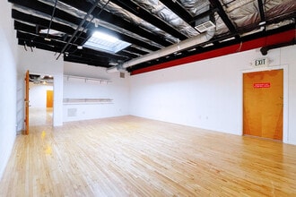 5401 W Alvern Cir, Los Angeles, CA for lease Interior Photo- Image 2 of 9