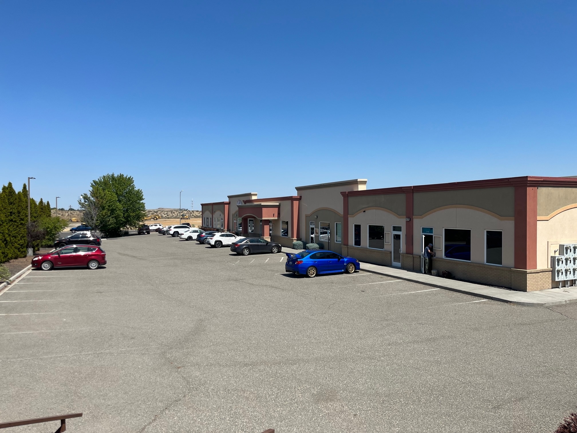10121 W Clearwater, Kennewick, WA for lease Primary Photo- Image 1 of 17