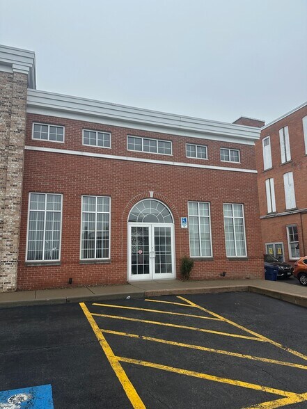 175 Walnut St, Lockport, NY à louer - Photo du bâtiment - Image 3 de 25