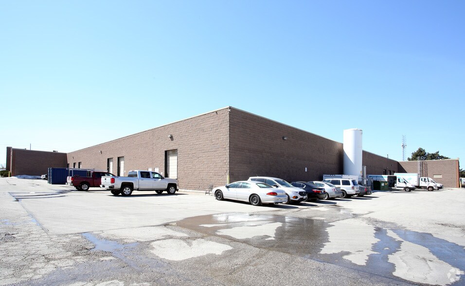 90 Claireport Cres, Toronto, ON à louer - Photo du bâtiment - Image 3 de 8