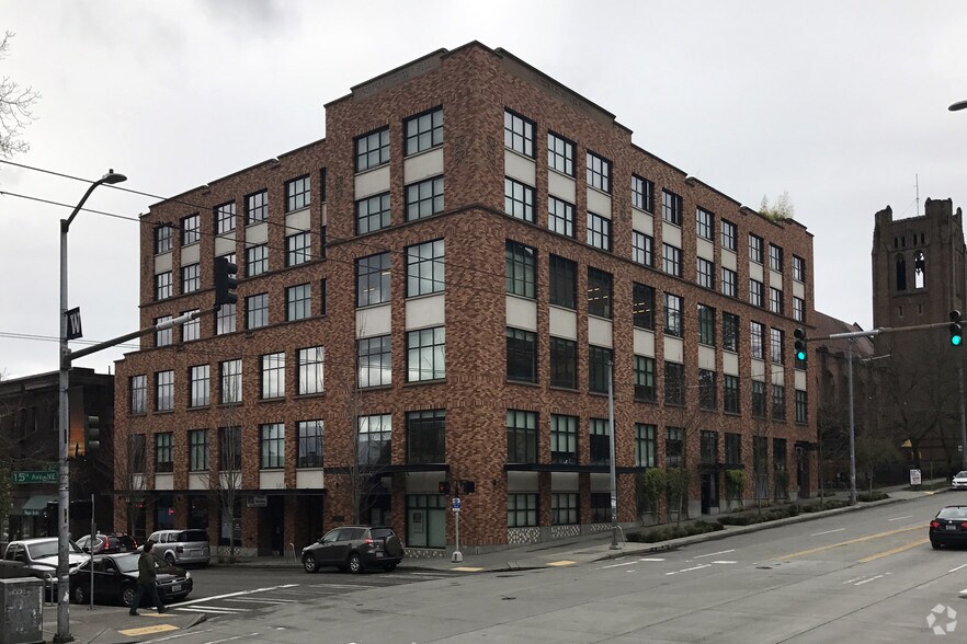4201 15th Ave NE, Seattle, WA à louer - Photo principale - Image 2 de 9