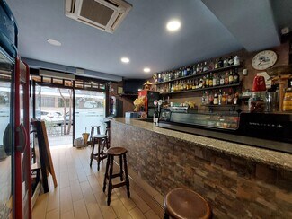 Plus de détails pour Multi-résidentiel à vendre