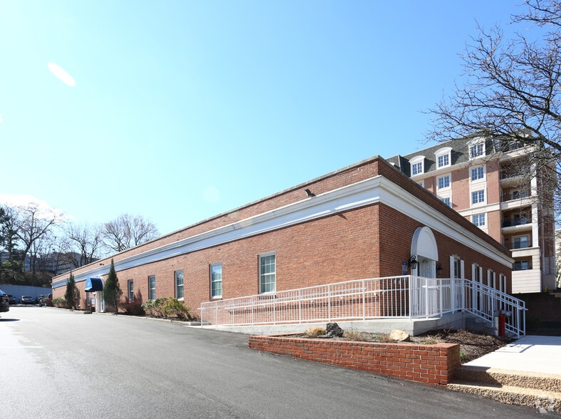 130 N Presidential Blvd, Bala Cynwyd, PA à vendre - Photo du bâtiment - Image 2 de 7