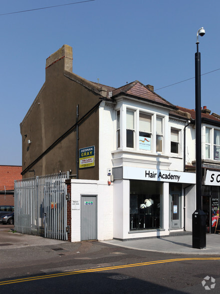 24 Queens Rd, Southend On Sea for lease - Primary Photo - Image 2 of 5