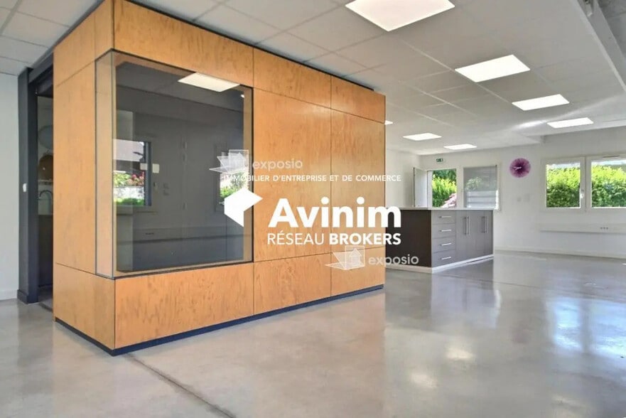 Office in Meylan for lease - Interior Photo - Image 3 of 13