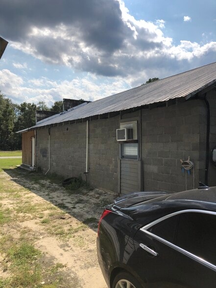 243 Ellabell Loop Rd, Ellabell, GA à louer - Photo du bâtiment - Image 2 de 4