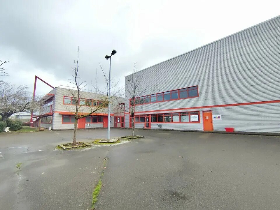 Flex dans Maurepas à louer Photo du bâtiment- Image 1 de 7