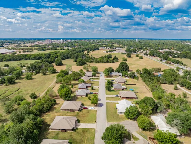 26 Duplex Portfolio, Commerce, TX à vendre - Photo du bâtiment - Image 2 de 30