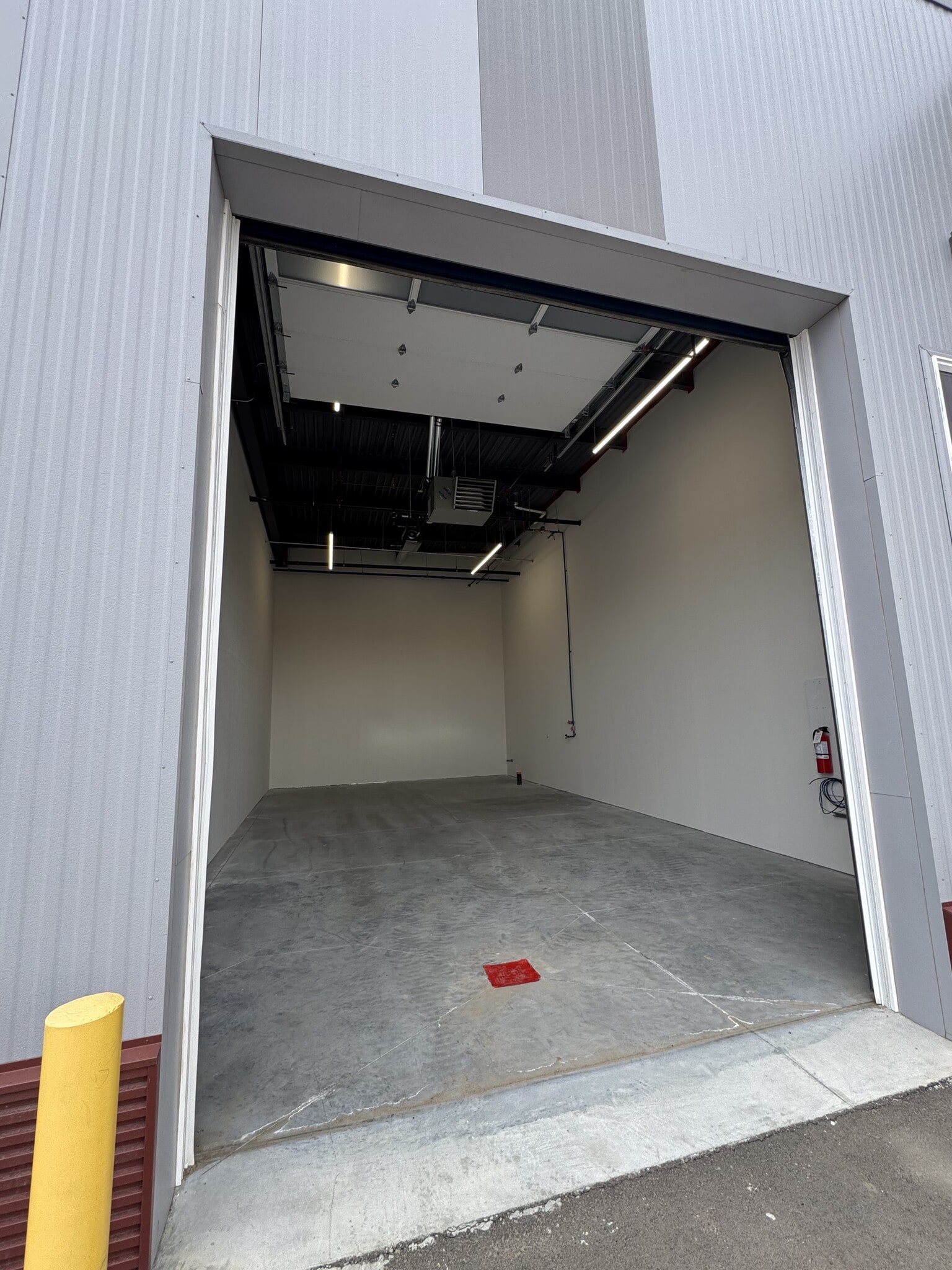 20304 109 Av NW, Edmonton, AB for lease Building Photo- Image 1 of 4